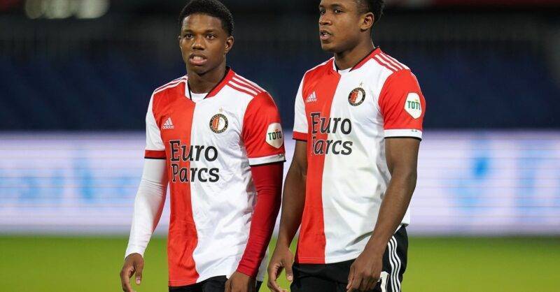 凭借双打的 凭借双打的